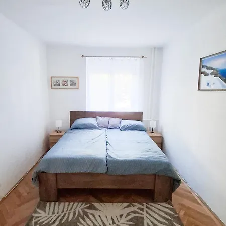 Majus 1 * دوناويفاروش