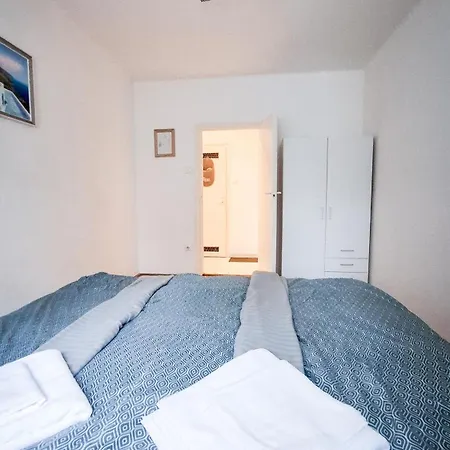 Majus 1 Apartment